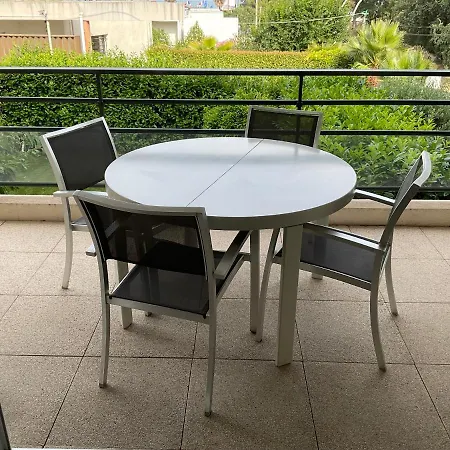 Les Allees Du Parc Vaugrenier Loubet Apartmán *